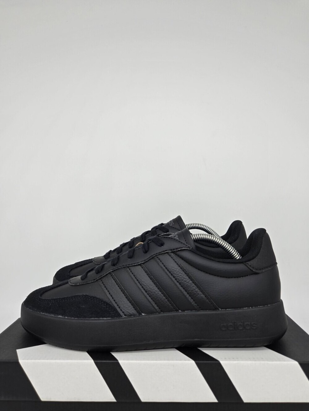 Adidas Men's Barreda Core Black JR1321 Shoes Size 10